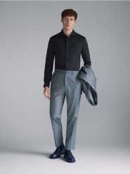 Koszula slim fit - czarny. Czarne koszule męskie Reserved, l, bez wzorów, z dzianiny, bez kołnierzyka, bez ramiączek. Za 129.99 zł.
