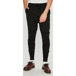 G-Star Raw - Spodnie. Spodnie na co dzień męskie marki G-Star Raw. W wyprzedaży za 299.90 zł.