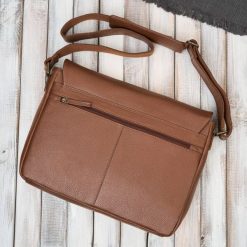 Torba męska skórzana na laptopa na ramię brązowa Paolo Peruzzi IM-03-BR. Brązowe torby na laptopa męskie bez wzorów, ze skóry. Za 233.70 zł.