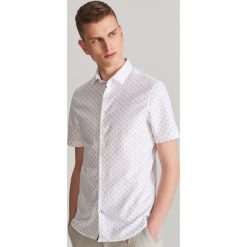 Koszula super slim fit z mikroprintem - Kremowy. Koszule męskie marki Reserved. Za 99.99 zł.