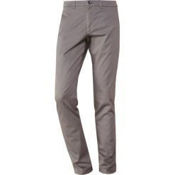 BOSS ATHLEISURE LEEMAN Chinosy medium grey. Szare eleganckie spodnie męskie BOSS ATHLEISURE, z bawełny. Za 579.00 zł.