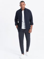 Spodnie męskie CARROT ze strukturalnej dwukolorowej dzianiny - granatowe V1 - Rozmiar: XL. Niebieskie spodnie na co dzień męskie Ombre Clothing, bez wzorów, z bawełny, casualowe. W wyprzedaży za 149.99 zł.