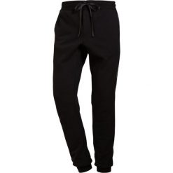 D.GNAK SIDE THORN JOGGER PANTS Spodnie treningowe black. Czarne długie spodnie sportowe męskie D.GNAK, z bawełny. Za 919.00 zł.