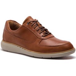 Półbuty CLARKS - Un Voyage Lace 261368117 Dark Tan Lea. Brązowe codzienne półbuty męskie Clarks, z materiału. W wyprzedaży za 379.00 zł.