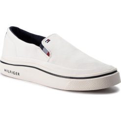 Tenisówki TOMMY HILFIGER - Lightweight Slip On Sneaker FM0FM02060 Whisper White 121. Trampki męskie marki Tommy Hilfiger. W wyprzedaży za 299.00 zł.