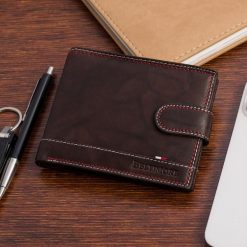 Portfel skórzany męski klasyczny poziomy z flagą brązowy RFiD Beltimore D27. Brązowe portfele męskie bez wzorów. Za 44.91 zł.