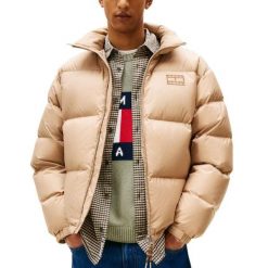 Kurtka TOMMY JEANS TJM ALASKA DOWN PUFFER E Brązowy. Brązowe kurtki męskie Tommy Hilfiger, bez wzorów, z jeansu, bez ramiączek, bez kaptura. Za 1,212.17 zł.
