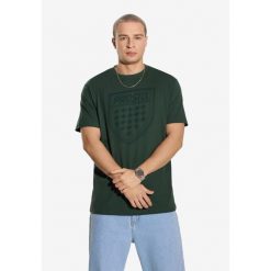 Koszulka sportowa męska Prosto Shield z krótkim rękawem. Zielone długie spodnie sportowe męskie Prosto., bez wzorów, z dresówki, krótkie. W wyprzedaży za 86.99 zł.