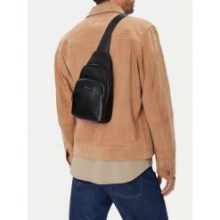 Saszetka GINO ROSSI. Czarne saszetki męskie Gino Rossi, bez wzorów, małe. Za 119.99 zł.