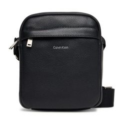 Saszetka Calvin Klein. Czarne saszetki męskie Calvin Klein, bez wzorów, małe. Za 239.99 zł.