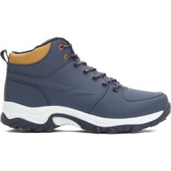 Granatowe Traperki Sow Thistle. Buty zimowe męskie marki Born2be. Za 149.99 zł.