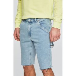 Tommy Jeans - Szorty. Szorty męskie Tommy Jeans. W wyprzedaży za 319.90 zł.