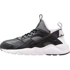 Nike Sportswear AIR HUARACHE RUN ULTRA Tenisówki i Trampki black/white. Buty do biegania męskie marki Nike Sportswear. W wyprzedaży za 384.30 zł.