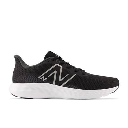 Buty do biegania New Balance 411. Czarne buty do biegania męskie New Balance, bez wzorów, z materiału, bez zapięcia, do biegania. Za 372.00 zł.