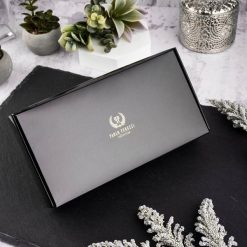 Portfel męski skórzany brązowy T-46-BR i brelok do kluczy T-86-BR zestaw prezentowy ZUP-135-BR. Brązowe portfele męskie Paolo Peruzzi, bez wzorów, ze skóry. Za 75.99 zł.