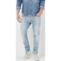 Dżinsy "3301" - Tapered fit - w kolorze błękitnym. Niebieskie jeansy męskie G-Star, z aplikacjami, klasyczne. W wyprzedaży za 235.95 zł.