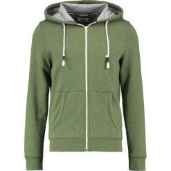 Tommy Jeans ESSENTIAL ZIPTHRU Bluza rozpinana deep lichen. Bluzy rozpinane męskie Tommy Jeans. Za 399.00 zł.