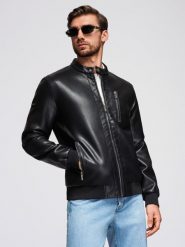 Męska kurtka z imitacji skóry ze stójką - czarna V2 - Rozmiar: L. Czarne kurtki męskie Ombre Clothing, l, bez wzorów, z materiału, eleganckie, bez ramiączek, bez kaptura. Za 399.99 zł.