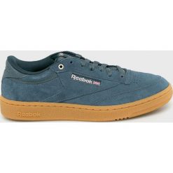 Reebok Classic - Buty Club C 85. Niebieskie buty sportowe na co dzień męskie Reebok Classic, bez wzorów, z materiału, sportowe, bez ramiączek, bez kaptura. W wyprzedaży za 299.90 zł.