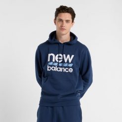 Bluza męska New Balance MT51941NNY – granatowa. Niebieskie bluzy nierozpinane męskie New Balance, m, z aplikacjami, z bawełny, klasyczne, bez ramiączek, z kapturem. Za 249.99 zł.