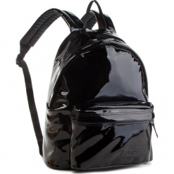 Plecak EASTPAK - EK62068U Czarny. Czarne plecaki męskie Eastpak, z lakierowanej skóry. W wyprzedaży za 259.00 zł.