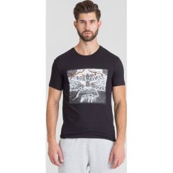 CZARNY T-SHIRT TRUSSARDI JEANS. T-shirty męskie TRUSSARDI JEANS. Za 94.50 zł.