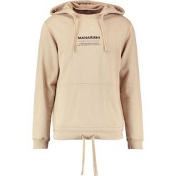 Maharishi MILTYPE Bluza z kapturem tan. Bluzy nierozpinane męskie marki Maharishi. W wyprzedaży za 743.20 zł.