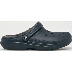 Crocs - Klapki. Klapki i japonki męskie marki Crocs. W wyprzedaży za 179.90 zł.