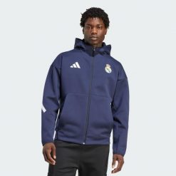 Real Madrid ADIDAS Z.N.E. Bluza reprezentacyjna. Niebieskie bluzy nierozpinane męskie ADIDAS, m, bez wzorów, z kapturem. Za 439.00 zł.