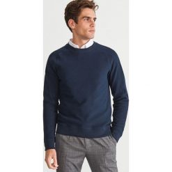 Dzianinowa bluza - Granatowy. Niebieskie bluzy nierozpinane męskie Reserved, z dzianiny. Za 79.99 zł.