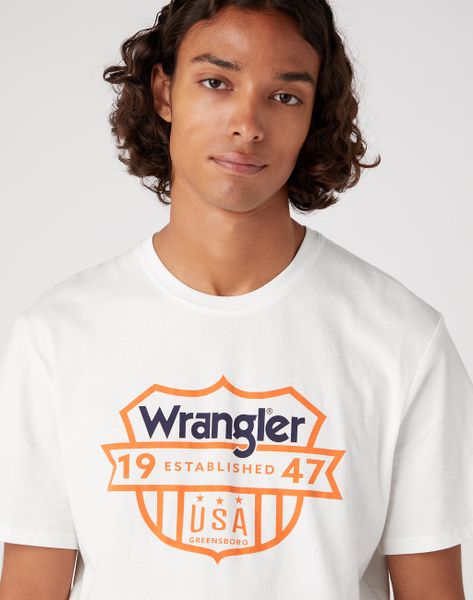 MESKA KOSZULKA WRANGLER GRAPHIC TEE WORN WHITE 112330884. Białe t-shirty męskie Wrangler, l, bez wzorów, bez kołnierzyka, bez ramiączek. Za 79.99 zł.