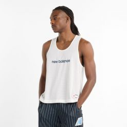 Koszulka męska New Balance MT51608BK – biała. Białe t-shirty sportowe męskie New Balance, m, bez wzorów, z dresówki, klasyczne, bez ramiączek. Za 149.99 zł.