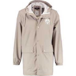 Makia HARBOUR RAIN Parka sand. Parki męskie marki Makia. W wyprzedaży za 356.15 zł.