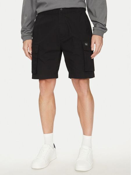 Calvin Klein Jeans Szorty materiałowe J30J327376 Czarny Regular Fit. Czarne szorty męskie Calvin Klein Jeans, bez wzorów, z bawełny. Za 239.99 zł.