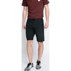 Reebok - Szorty. Szare szorty sportowe męskie Reebok, z elastanu, sportowe. W wyprzedaży za 129.90 zł.