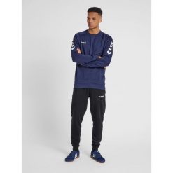 Bluza do piłki ręcznej męska Hummel Go Cotton Sweatshirt. Niebieskie bluzy nierozpinane męskie HUMMEL, m, bez wzorów, sportowe, bez ramiączek, bez kaptura. Za 70.00 zł.