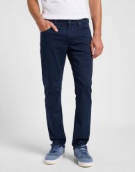 MESKIE SPODNIE MATERIALOWE LEE DAREN ZIP FLY RIVET NAVY 112363965. Niebieskie spodnie na co dzień męskie Lee, bez wzorów, z materiału. Za 219.99 zł.