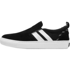 MSGM TWIN BAND SLIP ON Sneakersy niskie black. Buty sportowe na co dzień męskie marki MSGM. W wyprzedaży za 436.05 zł.