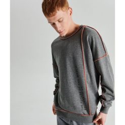 Bluza z neonowym obszyciem - Jasny szary. Bluzy nierozpinane męskie marki Cropp. W wyprzedaży za 69.99 zł.
