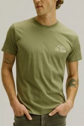 MĘSKA KOSZULKA LEE SMALL LOGO TEE MERCANTILE GREEN 112376520. Zielone t-shirty męskie Lee, m, bez wzorów, bez kołnierzyka, bez ramiączek. Za 79.99 zł.
