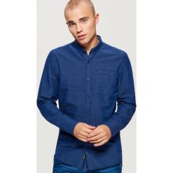 Bawełniana koszula SLIM FIT z mikrowzorem - Granatowy. Koszule męskie marki Cropp. W wyprzedaży za 69.99 zł.