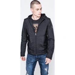 Calvin Klein Jeans - Kurtka. Czarne kurtki męskie Calvin Klein Jeans, m, bez wzorów, z bawełny, bez ramiączek, z kapturem. W wyprzedaży za 359.90 zł.