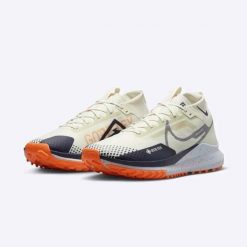 Buty Do Biegania Męskie Nike Pegasus Trail 4 Gtx V2. Białe buty do biegania męskie Nike, bez wzorów, bez zapięcia, do biegania. Za 576.40 zł.