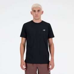 Koszulka męska New Balance MT41222BK – czarna. Czarne t-shirty sportowe męskie New Balance, m, bez wzorów, z materiału, sportowe, bez ramiączek. Za 149.99 zł.