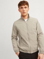 Jack&Jones kurtka bomberka JJERUSH HARRINGTON BOMBER NOOS 12204277 CROCKERY 2XL. Kurtki męskie Jack & Jones, m, bez wzorów, bez ramiączek, bez kaptura. Za 239.99 zł.