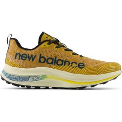 Buty męskie New Balance FuelCell SuperComp Trail MTTRXCY1 – brązowe. Brązowe buty do biegania męskie New Balance, bez wzorów, z gumy, bez zapięcia, do biegania. Za 499.99 zł.