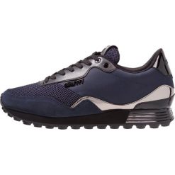 Cruyff ONDA Sneakersy niskie navy. Niebieskie buty sportowe na co dzień męskie Cruyff, z materiału. Za 549.00 zł.