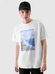 4F T-shirt oversize z nadrukiem męski - biały L. Białe t-shirty męskie 4f, l, bez wzorów, z bawełny, bez kołnierzyka, bez ramiączek. W wyprzedaży za 29.99 zł.