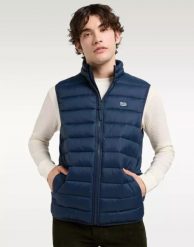 MESKA KURTKA LEE STAND COLLAR PUFFER VEST RIVET NAVY 112370536. Niebieskie kurtki męskie Lee, m, bez wzorów, z puchu, bez ramiączek, bez kaptura. Za 259.99 zł.