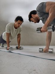 4F Koszulka treningowa regular szybkoschnąca męska - biała XL. Białe t-shirty męskie 4f, m, bez wzorów, bez kołnierzyka, bez ramiączek. Za 99.99 zł.